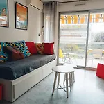 Climatise A Les Pins Dans Avec Piscine Apartment Juan-les-Pins