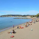 Climatise A Les Pins Dans Avec Piscine Apartment *