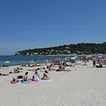 Climatise A Les Pins Dans Avec Piscine * Juan-les-Pins