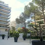 Apartment Climatise A Les Pins Dans Avec Piscine