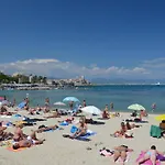 Climatise A Les Pins Dans Avec Piscine Apartment