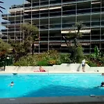 Climatise A Les Pins Dans Avec Piscine Apartment Juan-les-Pins
