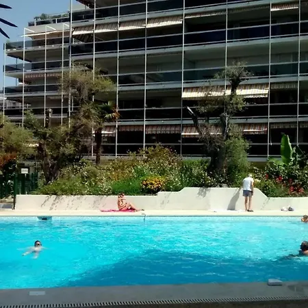 Climatise A Les Pins Dans Avec Piscine Appartement Juan-les-Pins