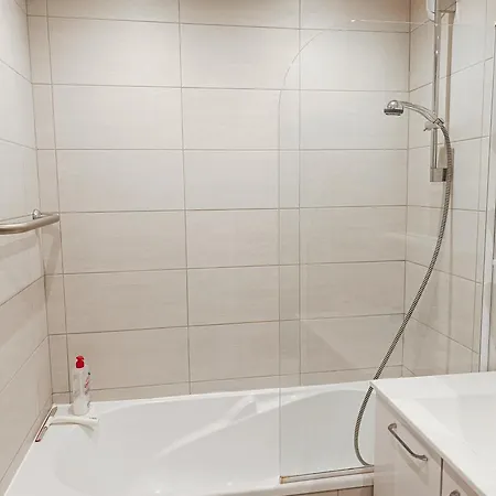 Climatise A Les Pins Dans Avec Piscine Apartament