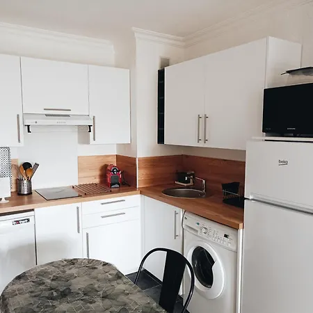 Apartament Climatise A Les Pins Dans Avec Piscine