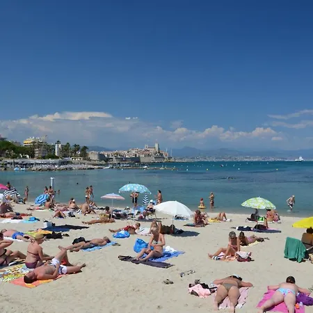 Climatise A Les Pins Dans Avec Piscine Apartament