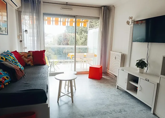 Climatise A Les Pins Dans Avec Piscine Lejlighed