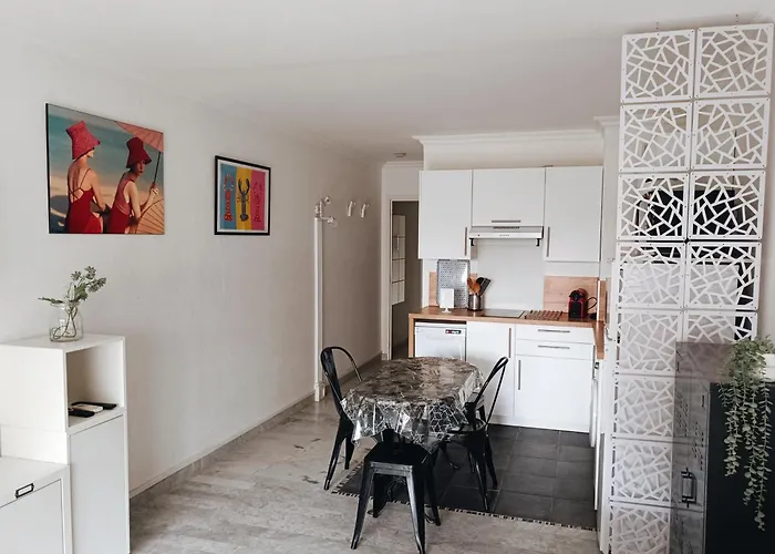 公寓 Climatise A Les Pins Dans Avec Piscine *