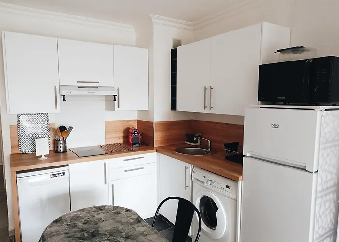 公寓 Climatise A Les Pins Dans Avec Piscine